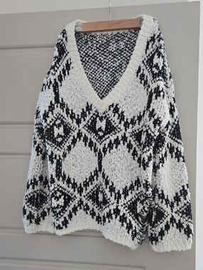 Black & White V-Neck Knit Sweater - Women